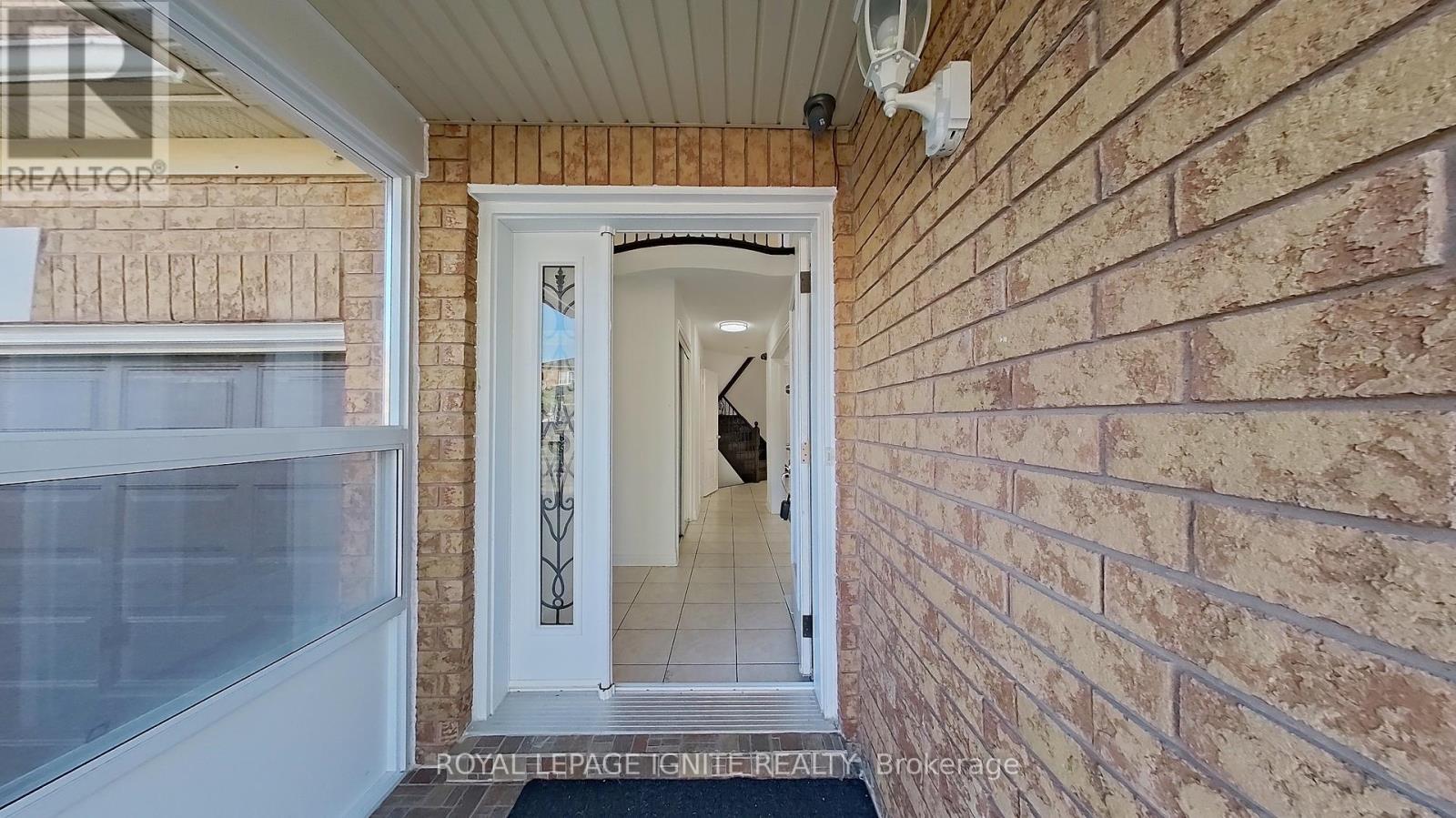Photo 4 of 63 Eastbrook Way, Brampton ON
