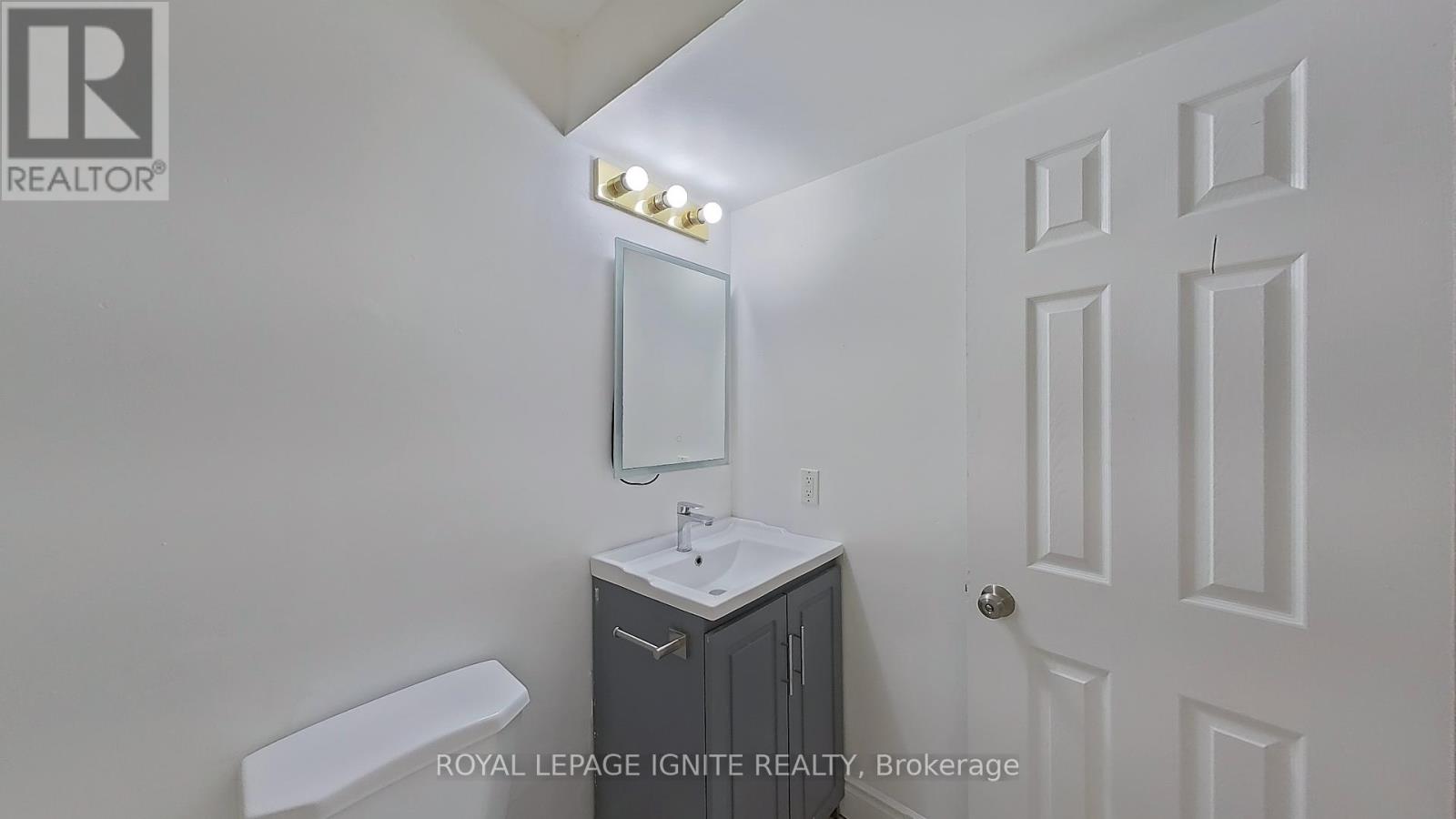Photo 40 of 63 Eastbrook Way, Brampton ON