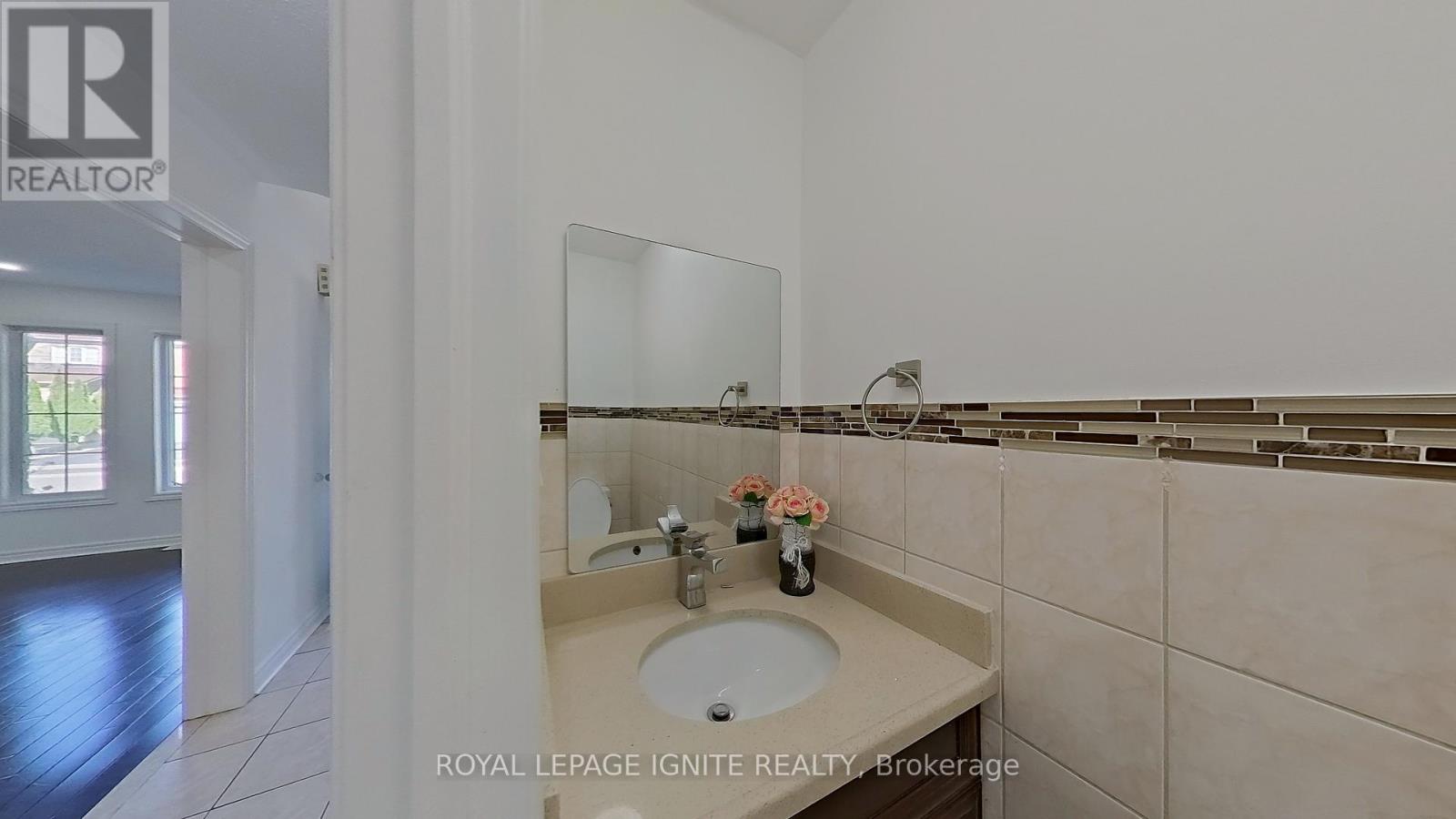 Photo 7 of 63 Eastbrook Way, Brampton ON