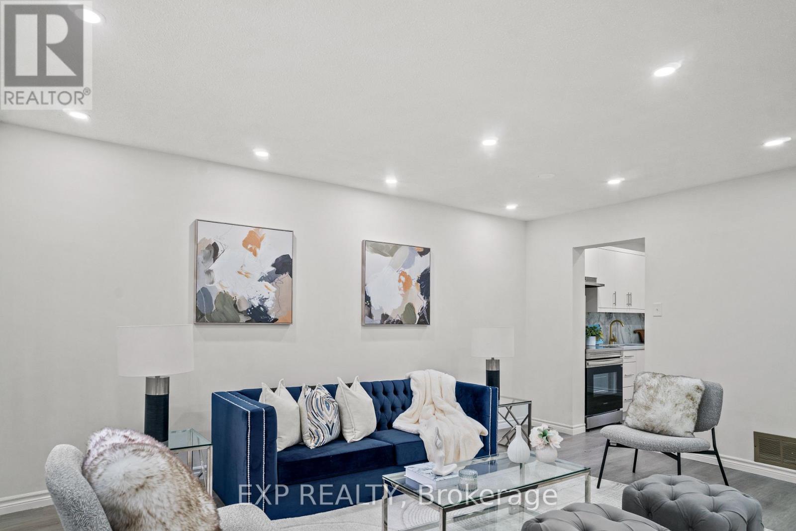 Photo 10 of 122 45 Hansen Road N, Brampton ON
