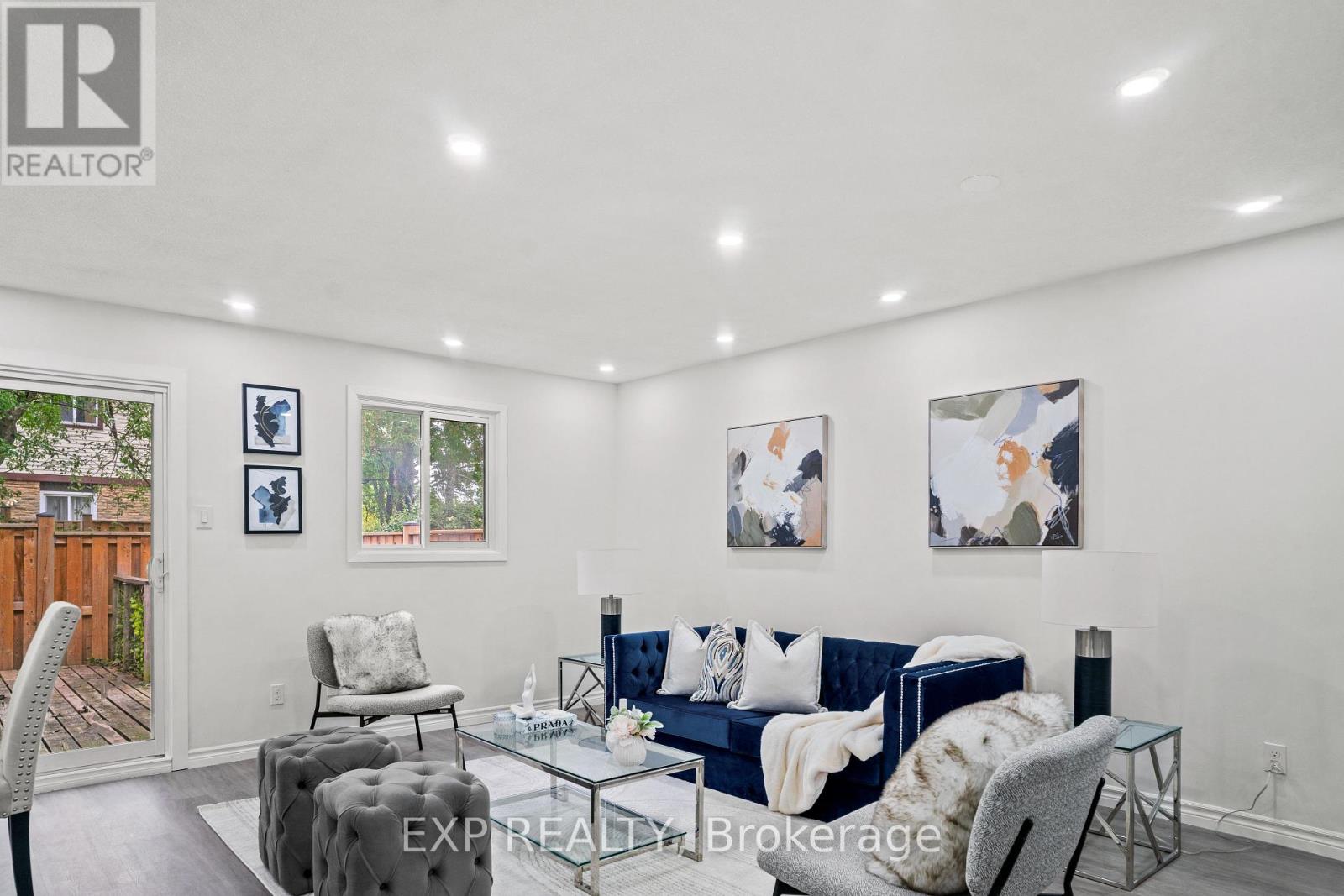 Photo 11 of 122 45 Hansen Road N, Brampton ON
