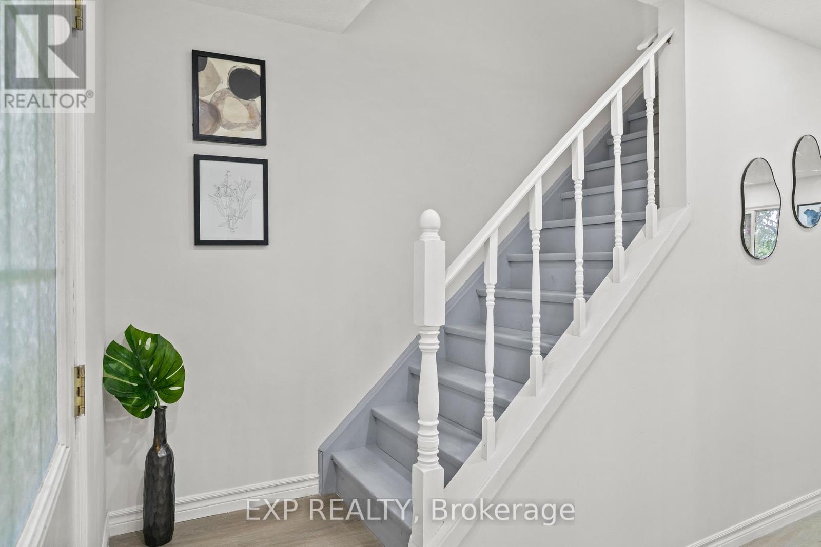 Photo 14 of 122 45 Hansen Road N, Brampton ON