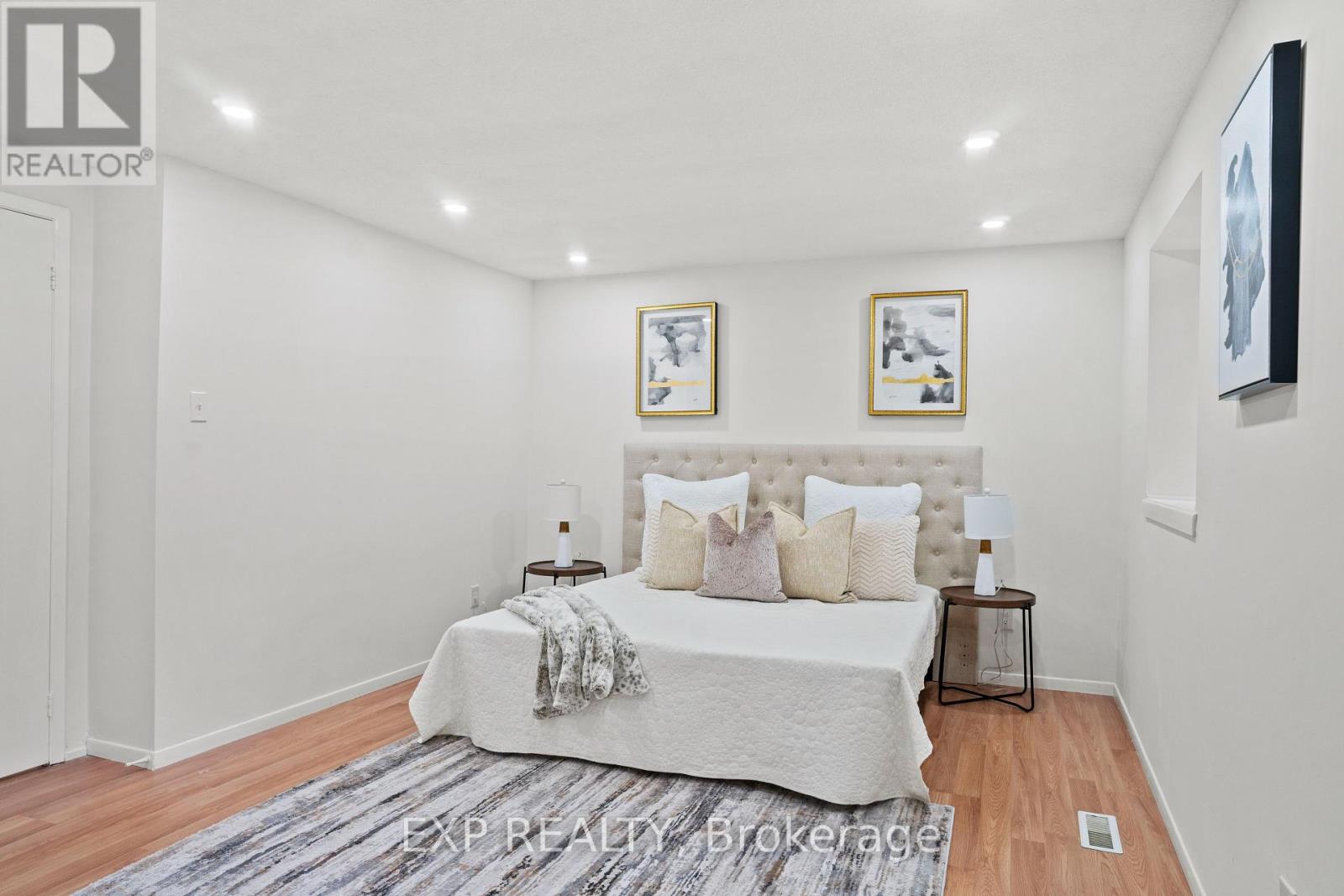 Photo 17 of 122 45 Hansen Road N, Brampton ON