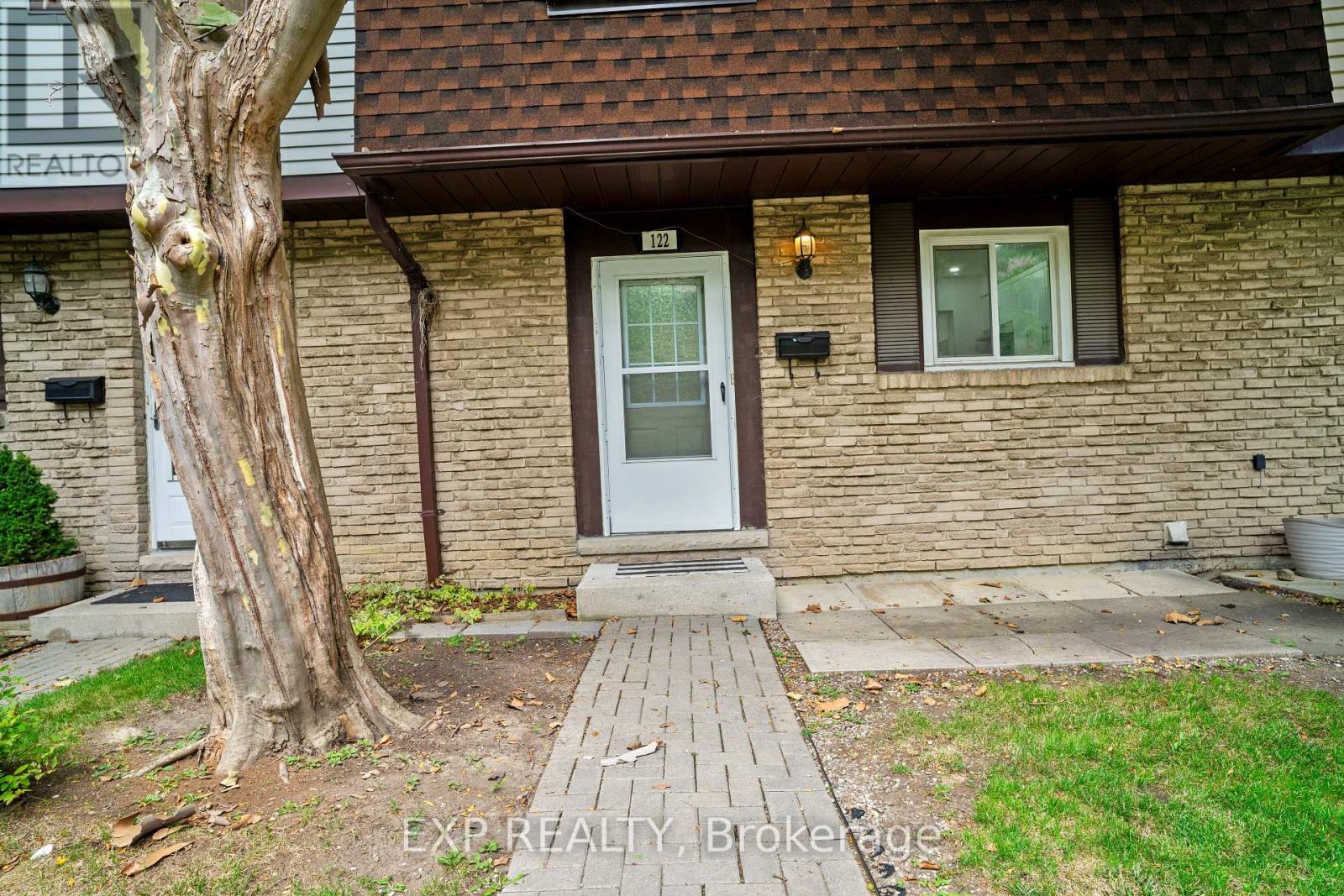 Photo 2 of 122 45 Hansen Road N, Brampton ON