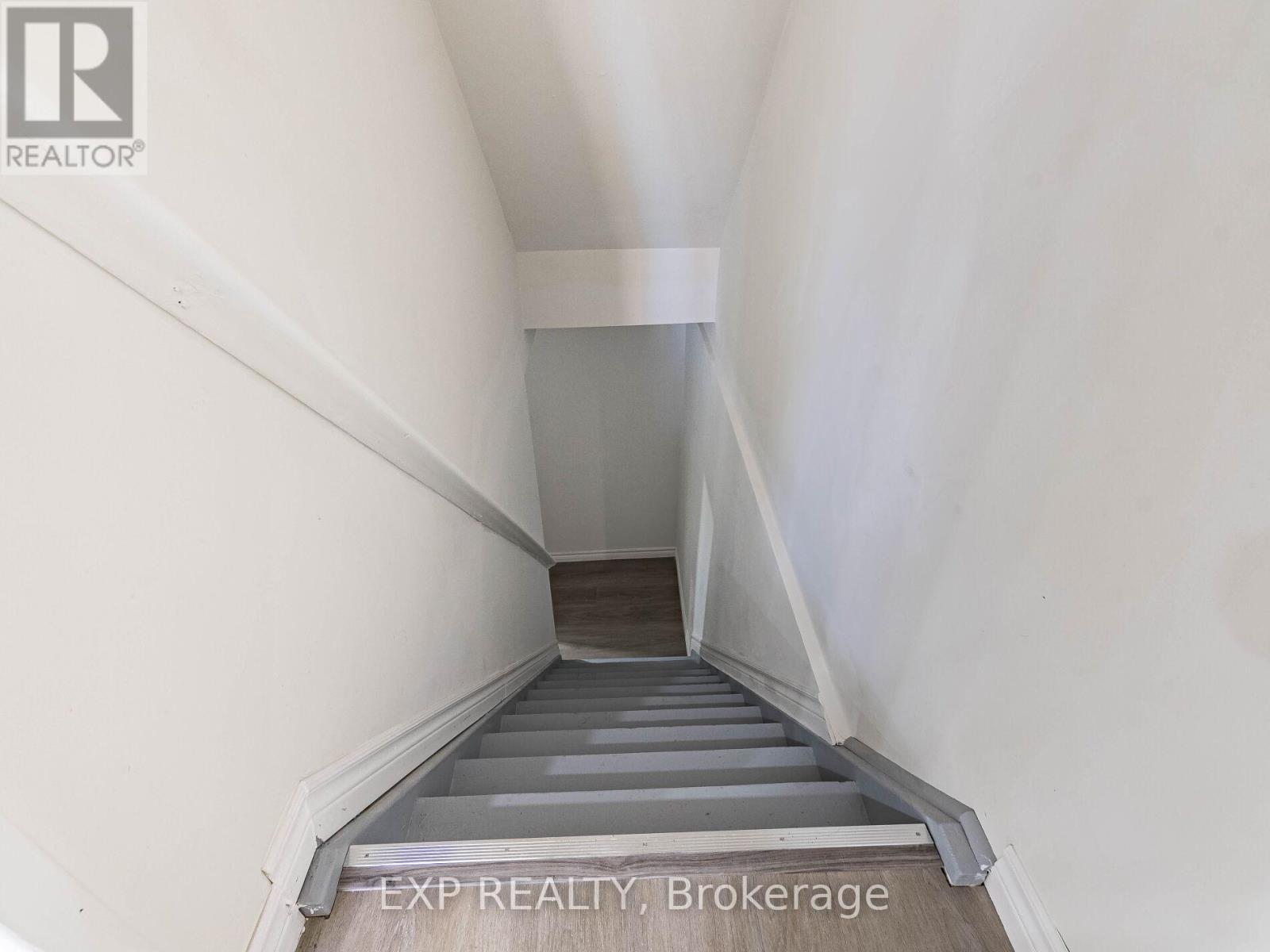 Photo 26 of 122 45 Hansen Road N, Brampton ON