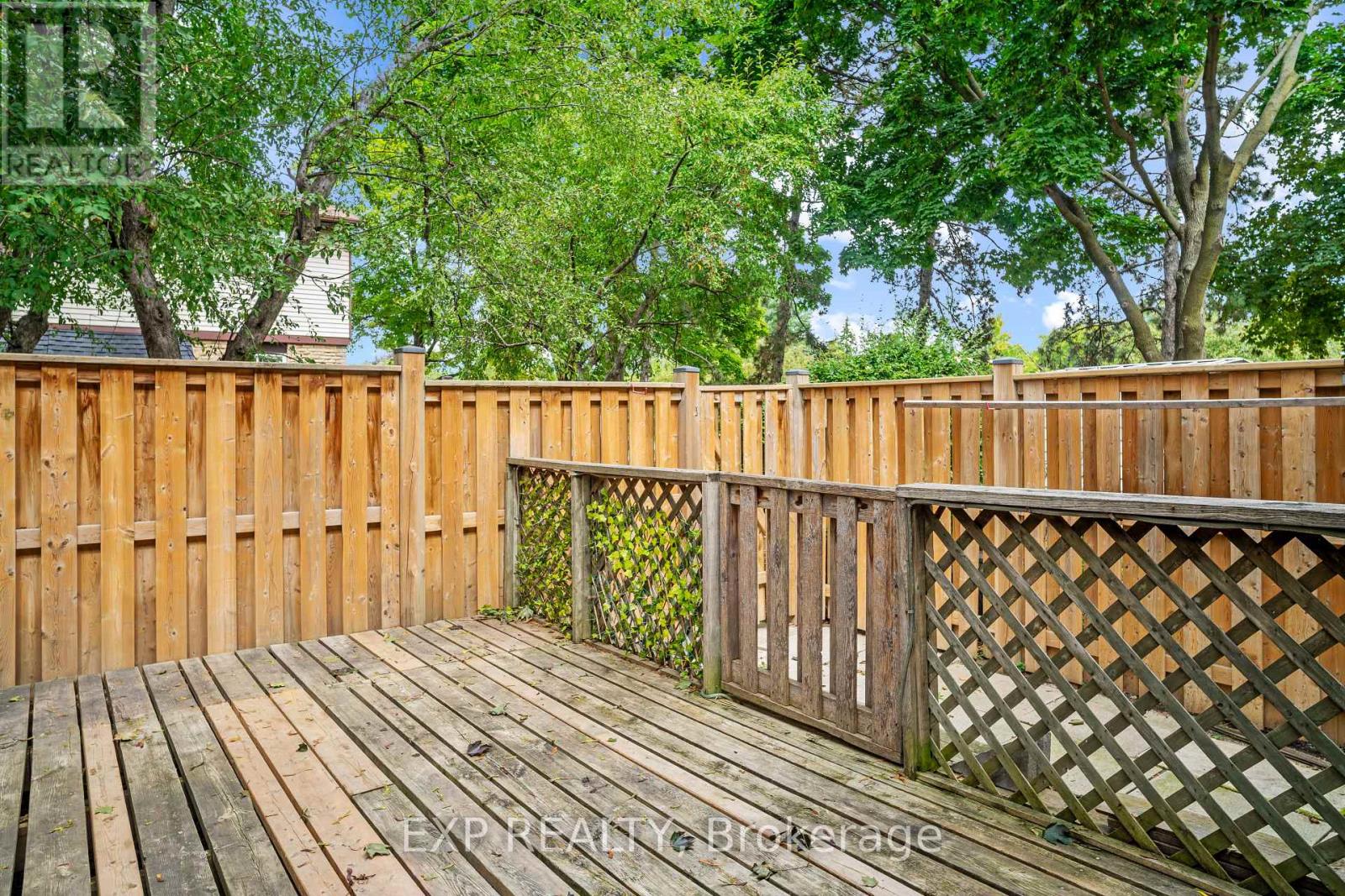 Photo 35 of 122 45 Hansen Road N, Brampton ON