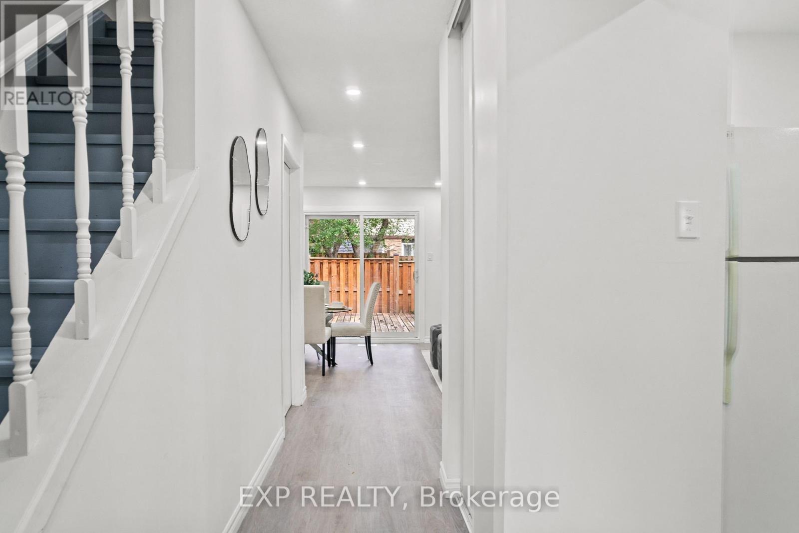 Photo 4 of 122 45 Hansen Road N, Brampton ON