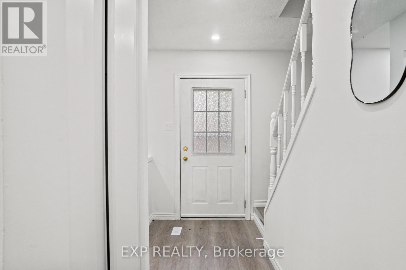 Photo 5 of 122 45 Hansen Road N, Brampton ON
