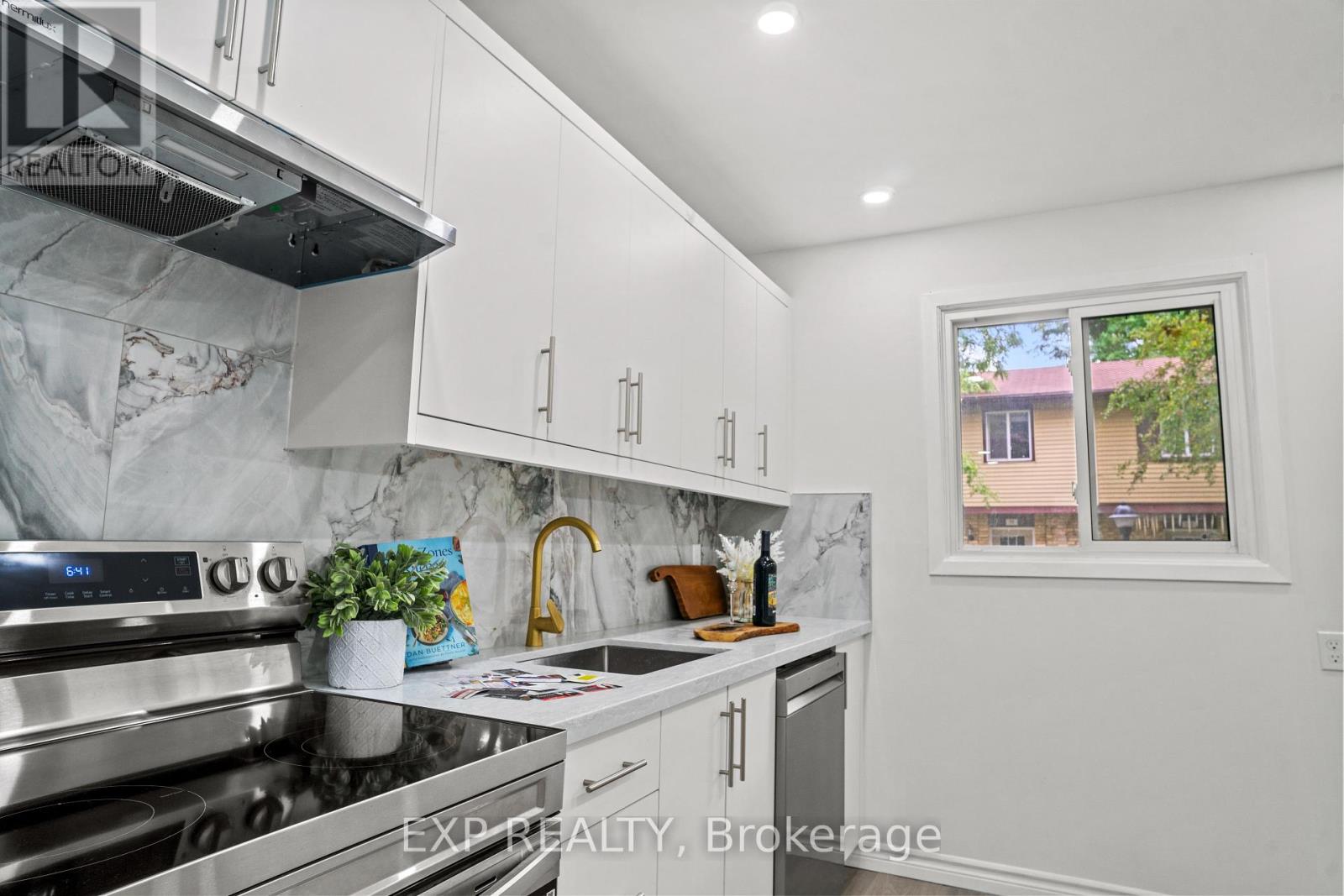 Photo 6 of 122 45 Hansen Road N, Brampton ON