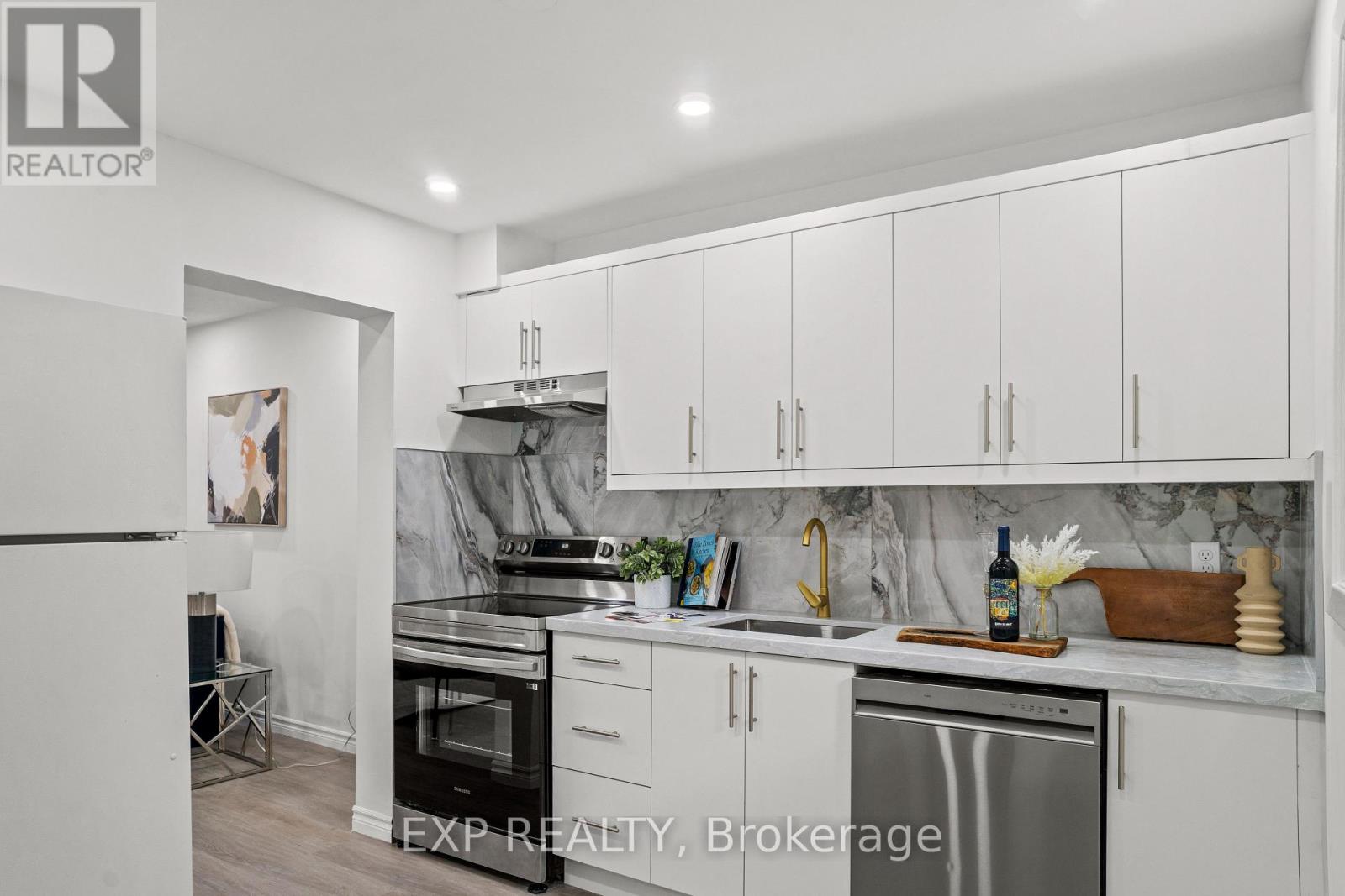 Photo 7 of 122 45 Hansen Road N, Brampton ON