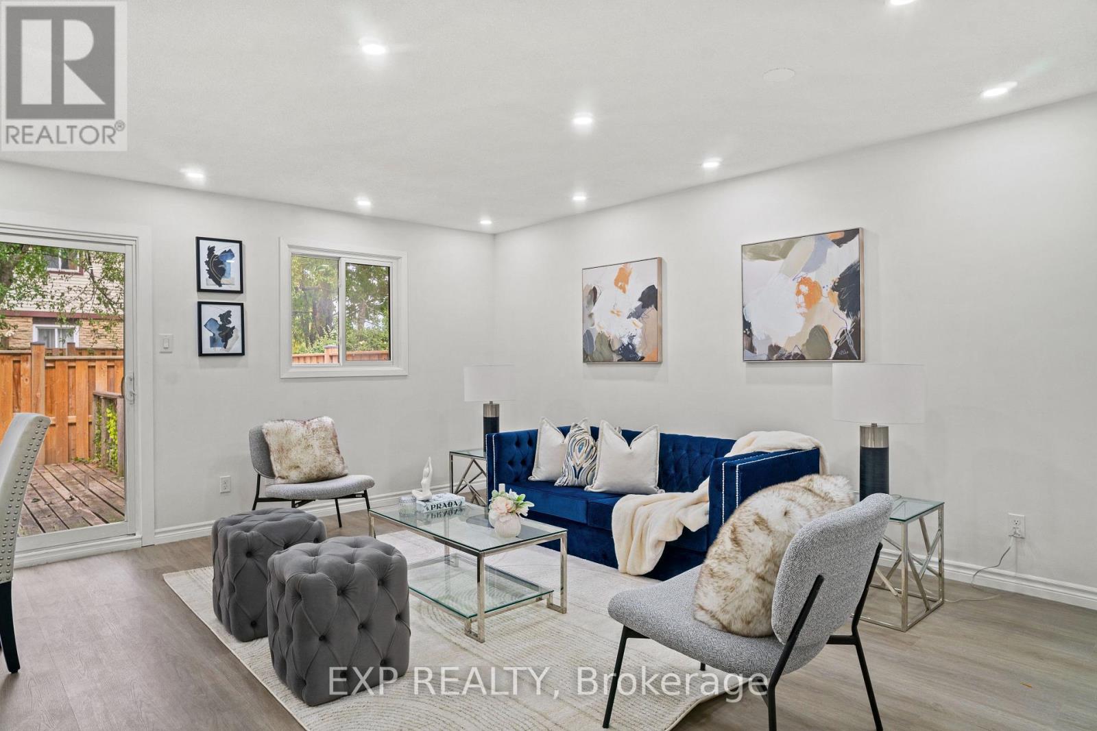 Photo 8 of 122 45 Hansen Road N, Brampton ON