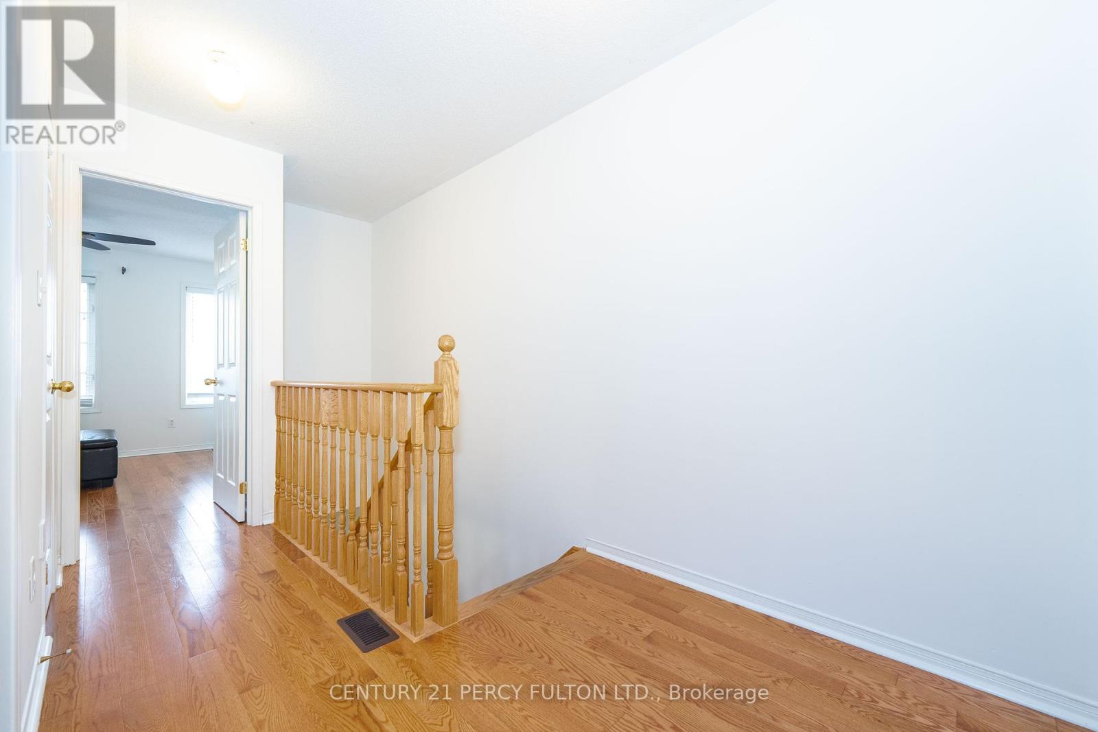Photo 17 of 119 Torbarrie Road, Toronto ON