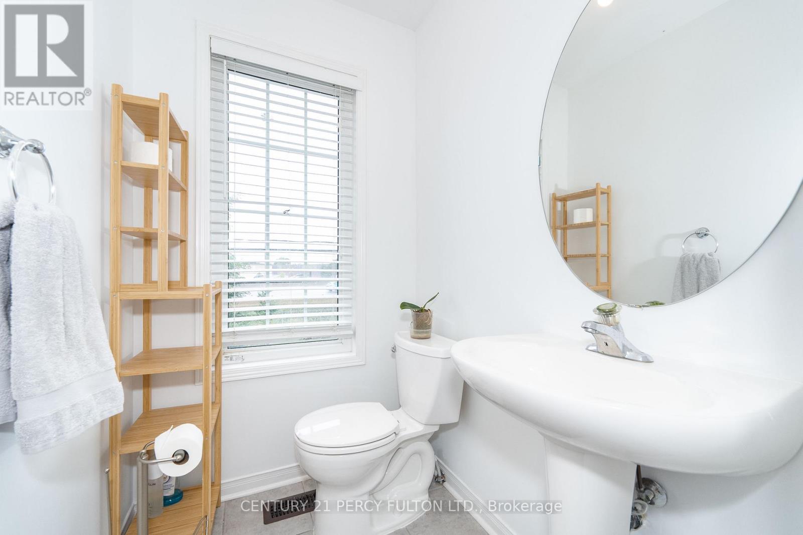 Photo 30 of 119 Torbarrie Road, Toronto ON