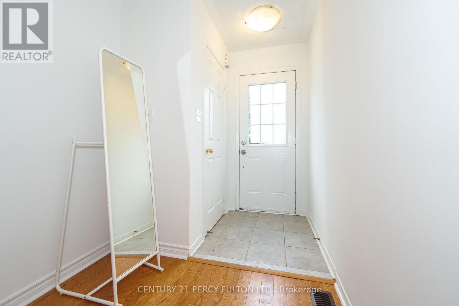 Photo 4 of 119 Torbarrie Road, Toronto ON