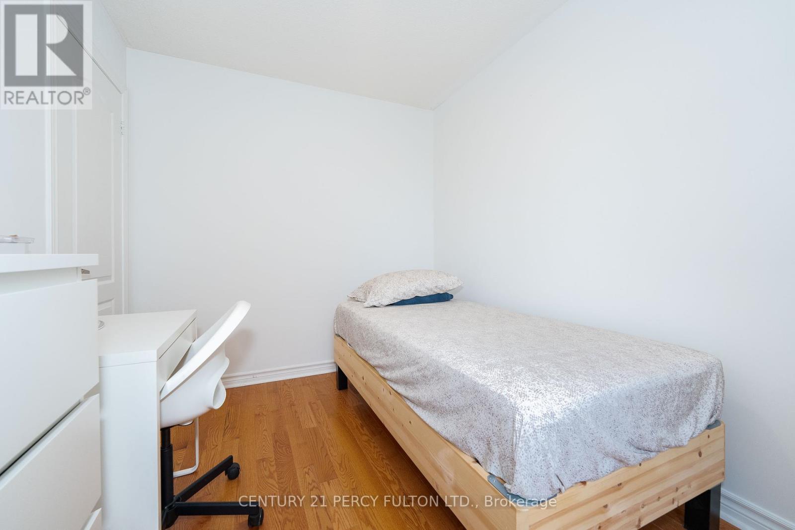 Photo 8 of 119 Torbarrie Road, Toronto ON