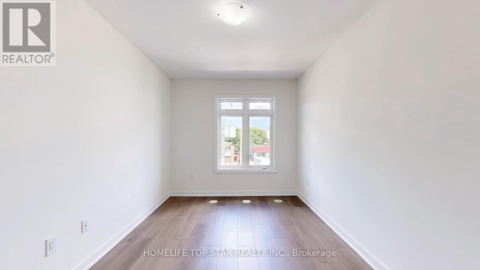 Photo 20 of 60 2315 Sheppard Ave West Avenue, Toronto ON