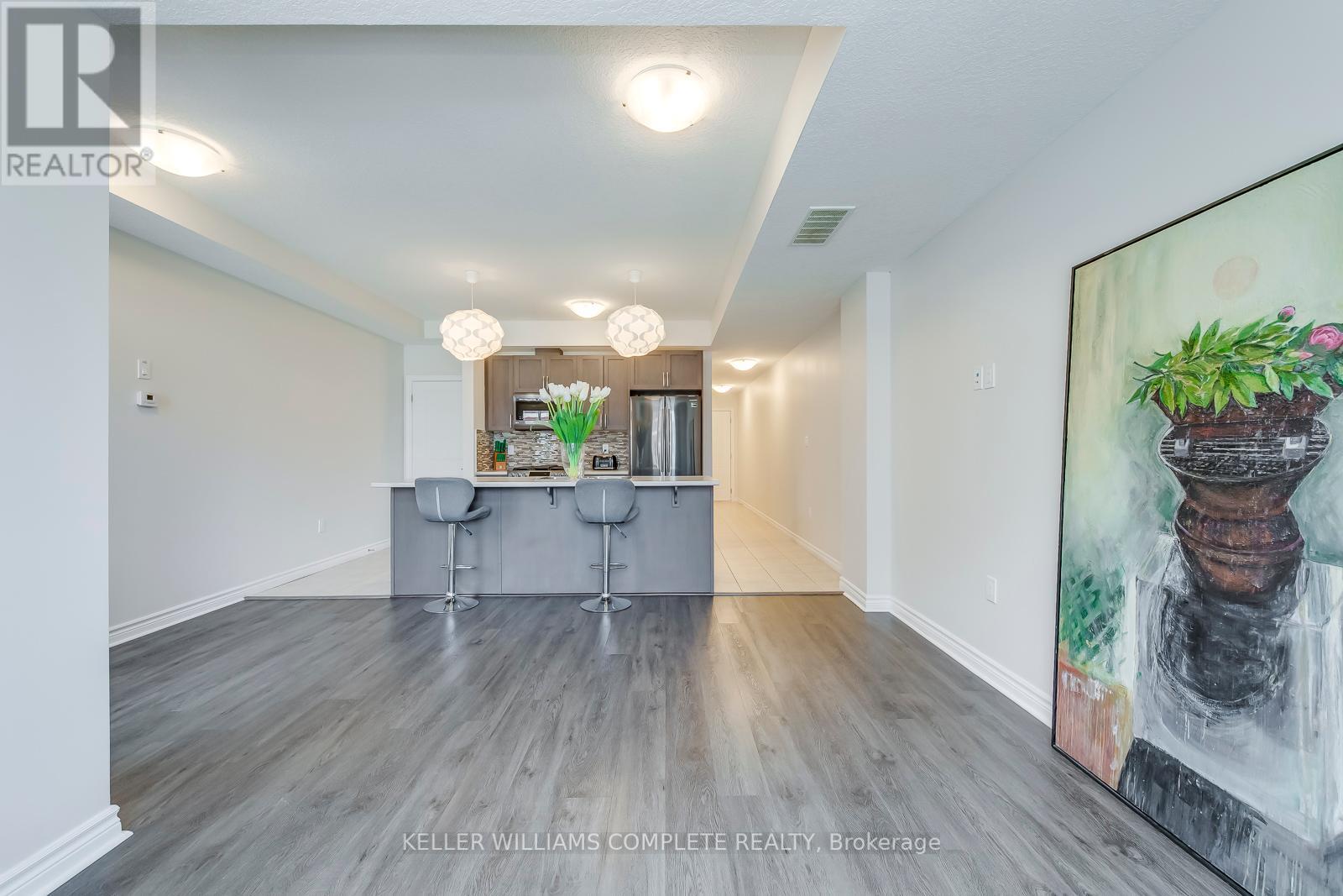 Photo 11 of 76 445 Ontario Street S, Milton ON