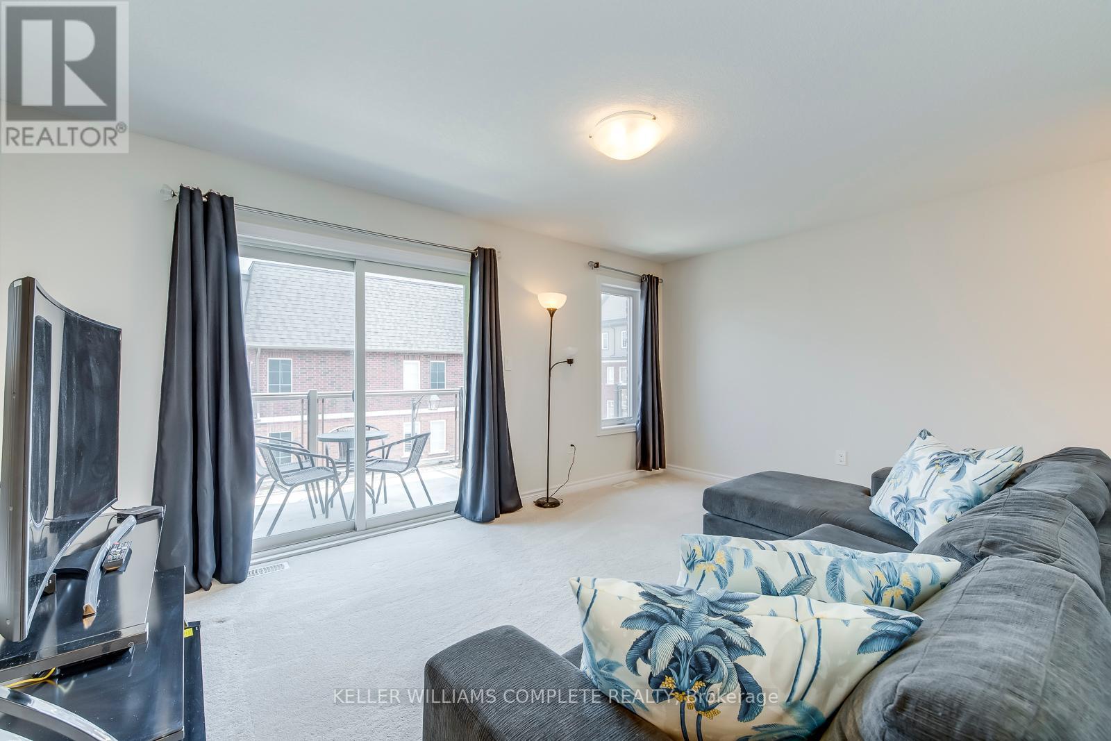 Photo 15 of 76 445 Ontario Street S, Milton ON
