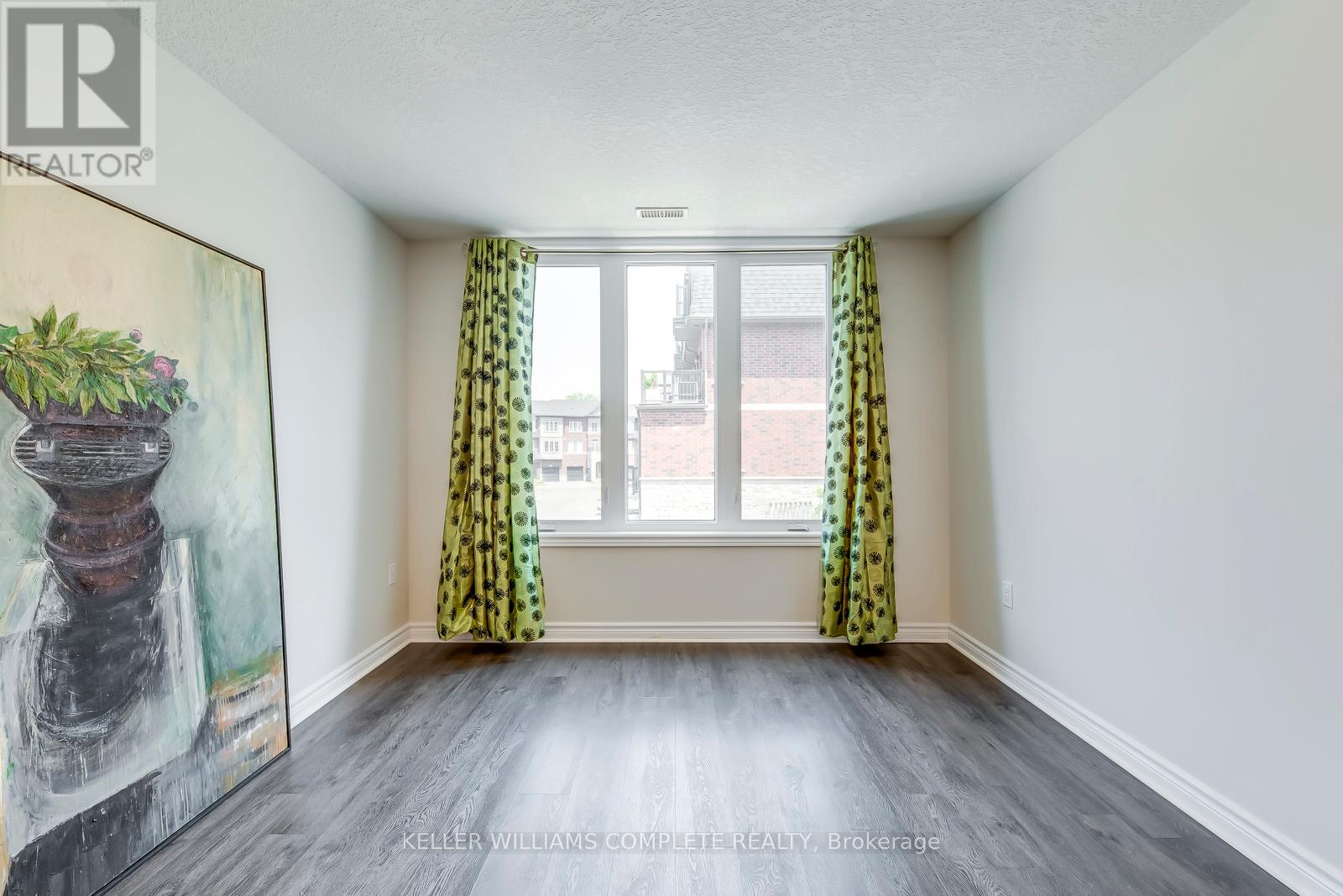Photo 9 of 76 445 Ontario Street S, Milton ON