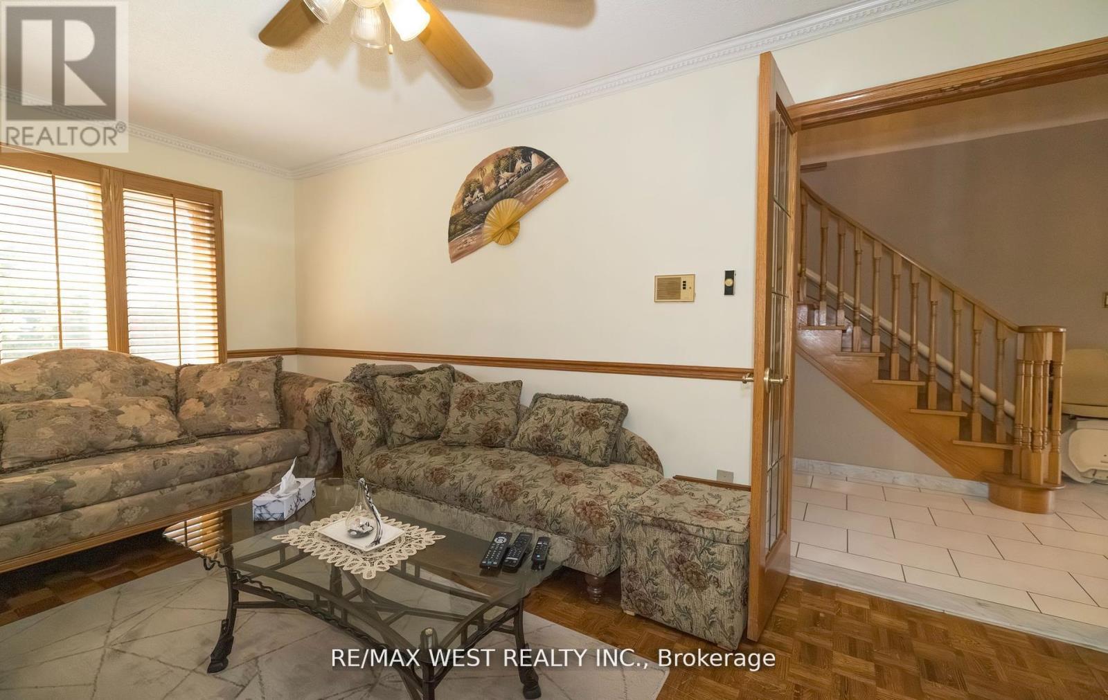 Photo 11 of 52 Amantine Crescent, Brampton ON