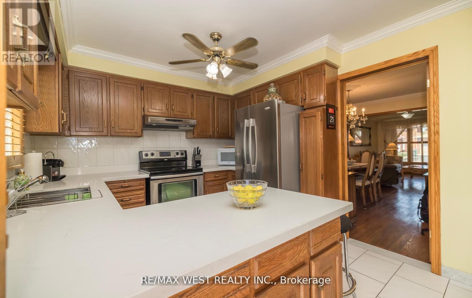 Photo 19 of 52 Amantine Crescent, Brampton ON