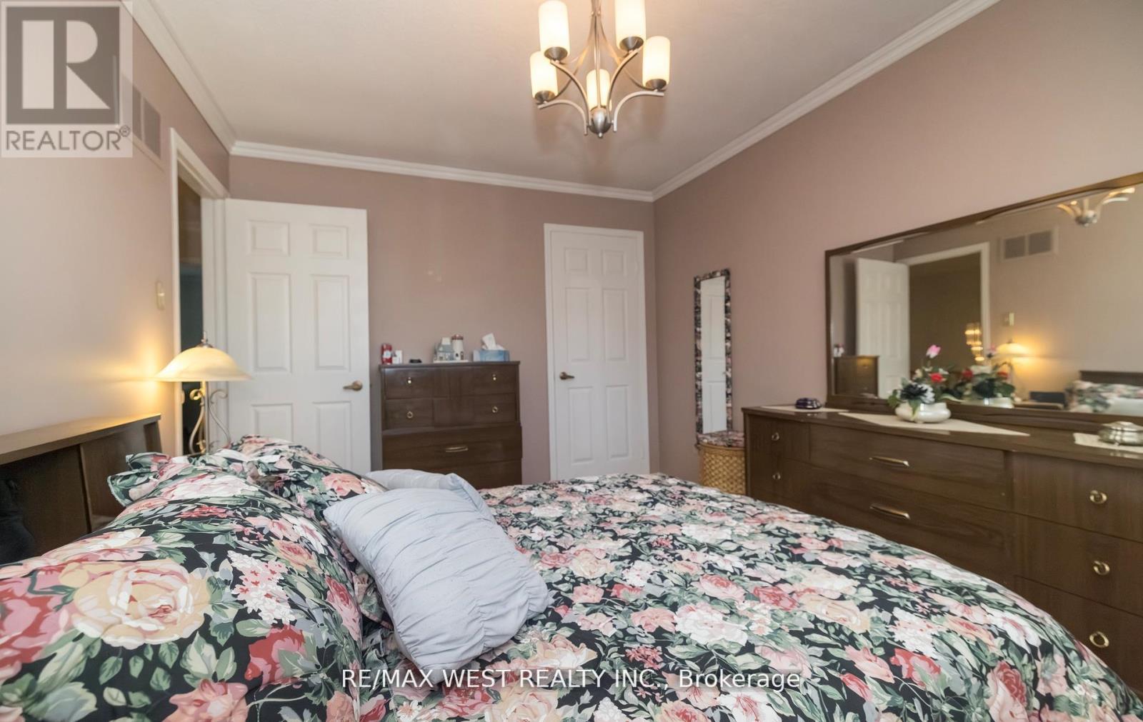 Photo 24 of 52 Amantine Crescent, Brampton ON