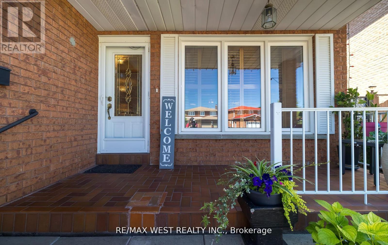Photo 3 of 52 Amantine Crescent, Brampton ON