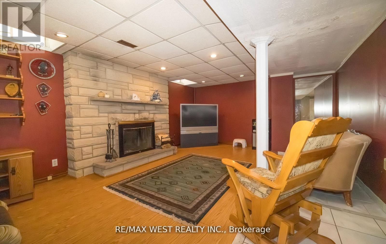 Photo 31 of 52 Amantine Crescent, Brampton ON