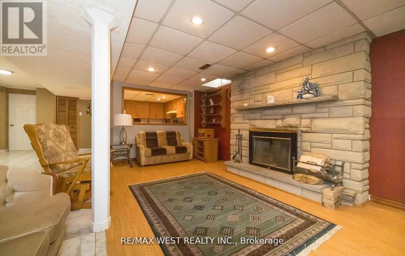 Photo 32 of 52 Amantine Crescent, Brampton ON