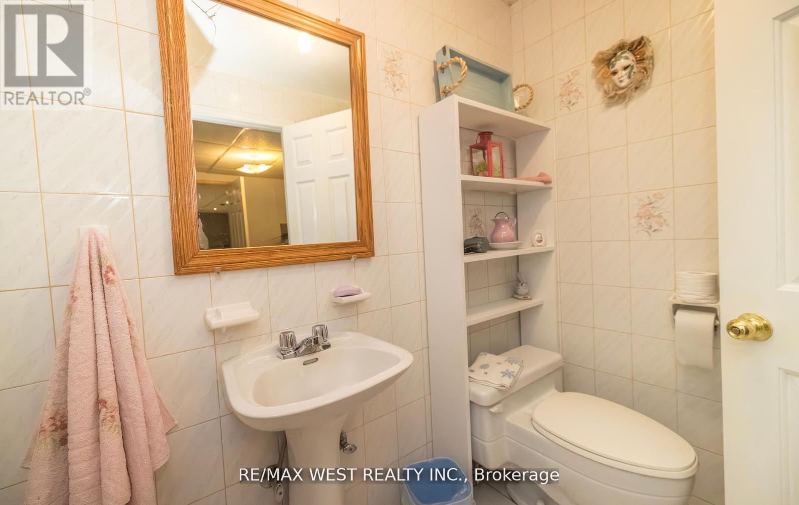 Photo 34 of 52 Amantine Crescent, Brampton ON