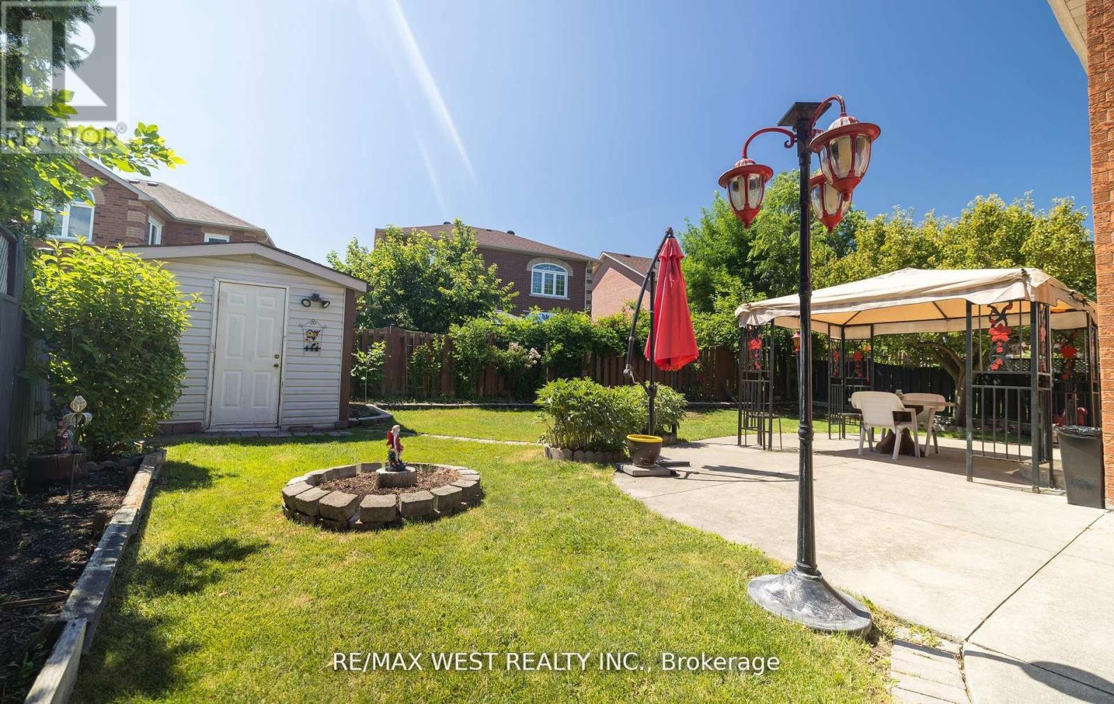 Photo 38 of 52 Amantine Crescent, Brampton ON