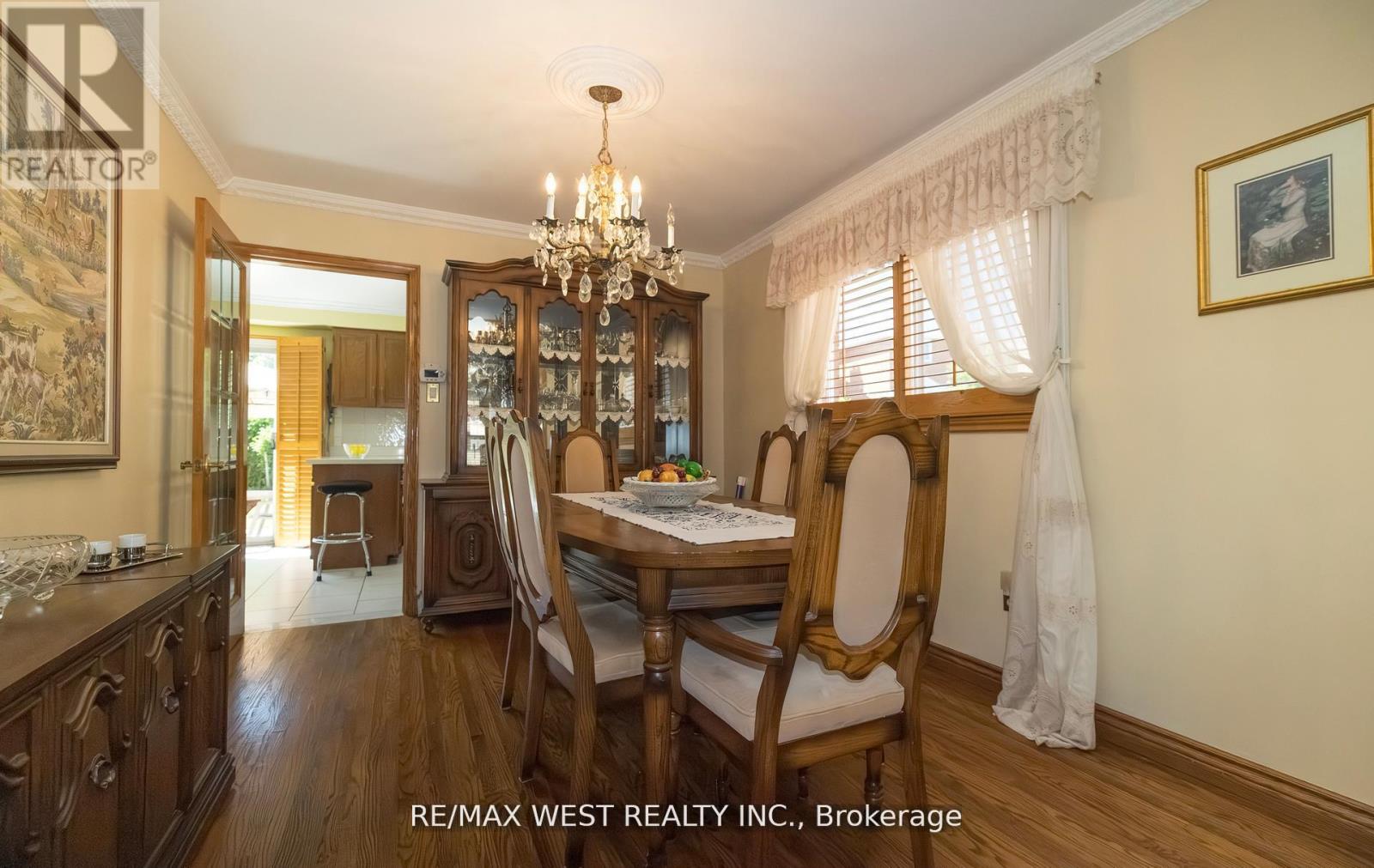 Photo 6 of 52 Amantine Crescent, Brampton ON