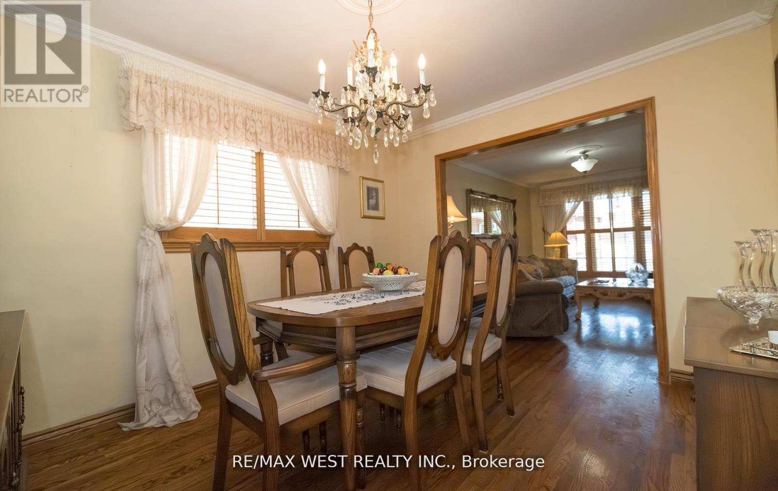Photo 7 of 52 Amantine Crescent, Brampton ON