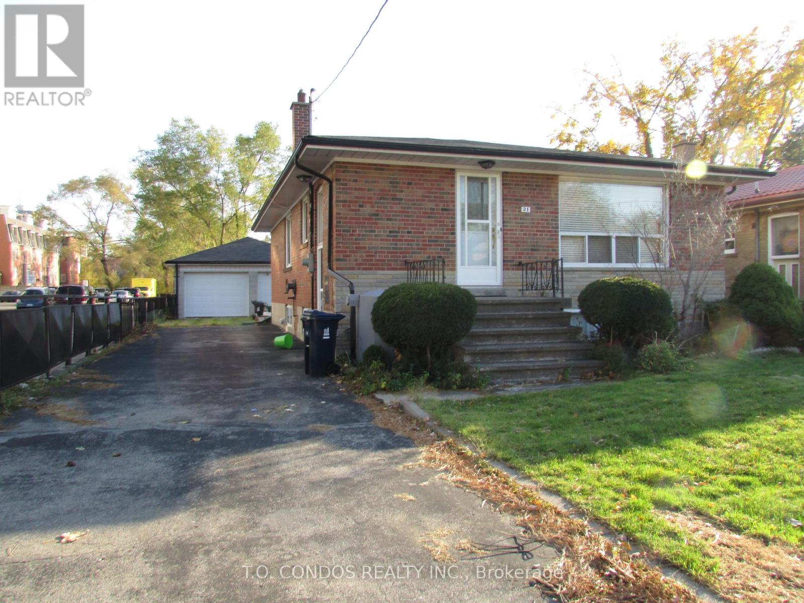 Photo 2 of 21 Black Creek Boulevard, Toronto ON