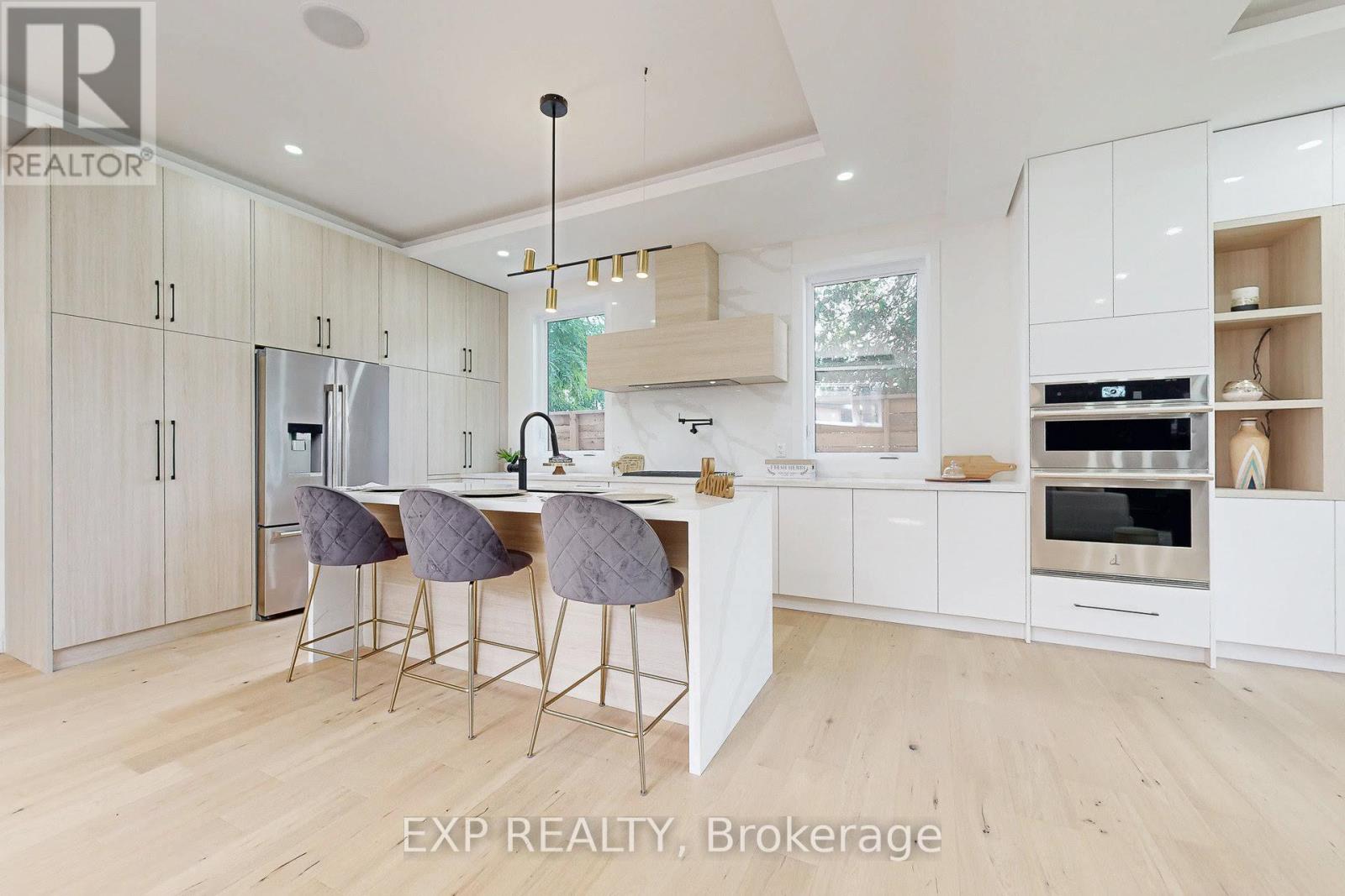 Photo 11 of 768 Montbeck Crescent, Mississauga ON