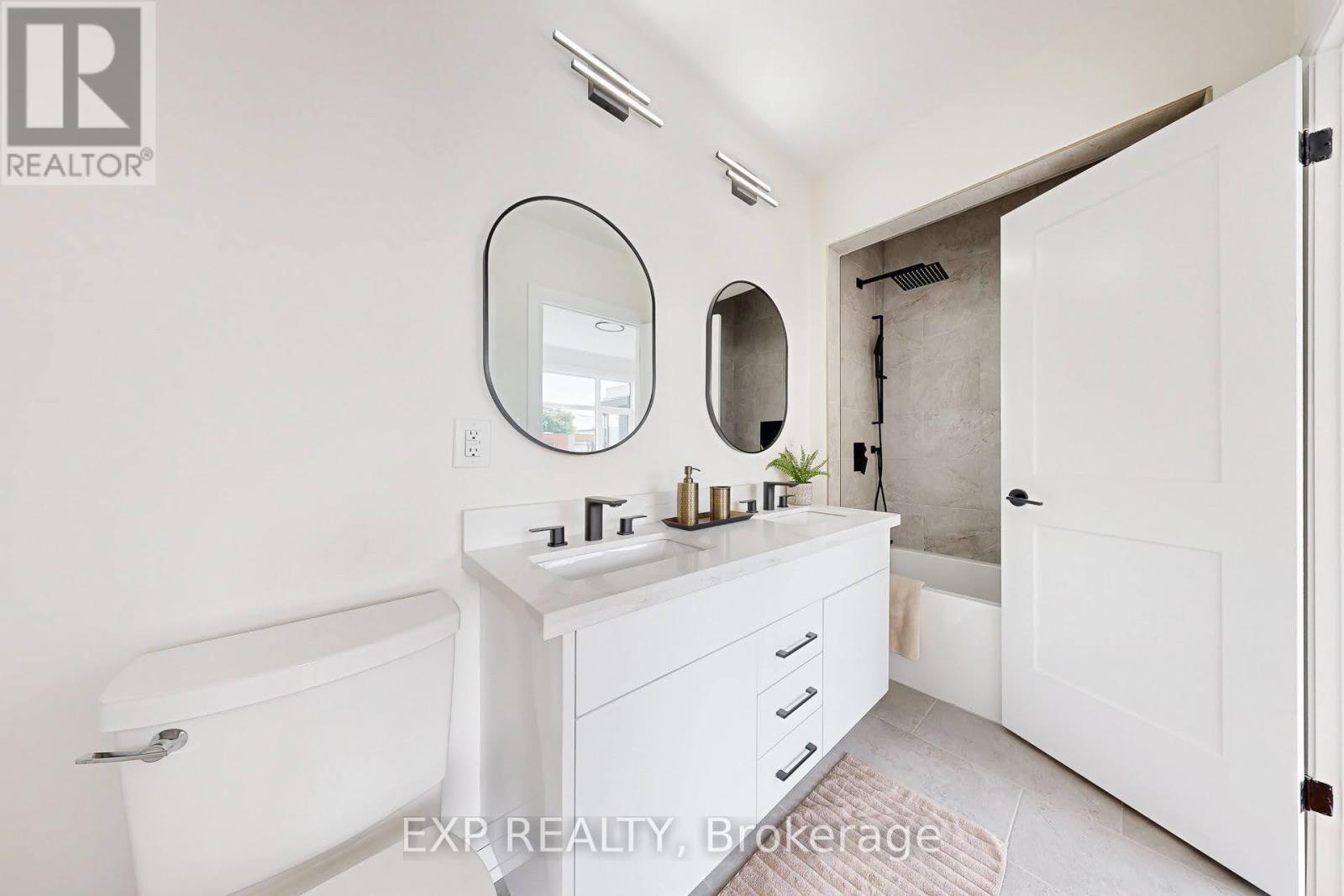 Photo 23 of 768 Montbeck Crescent, Mississauga ON