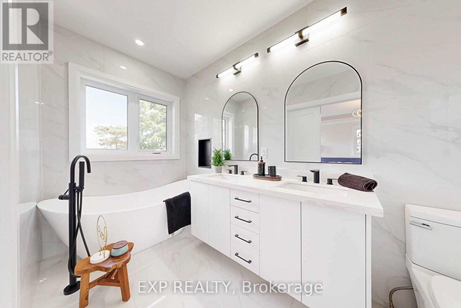 Photo 31 of 768 Montbeck Crescent, Mississauga ON
