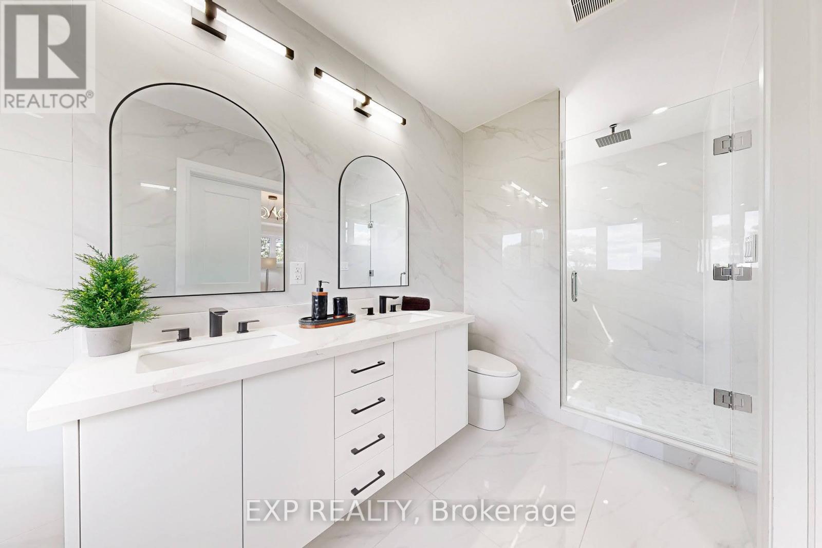 Photo 32 of 768 Montbeck Crescent, Mississauga ON