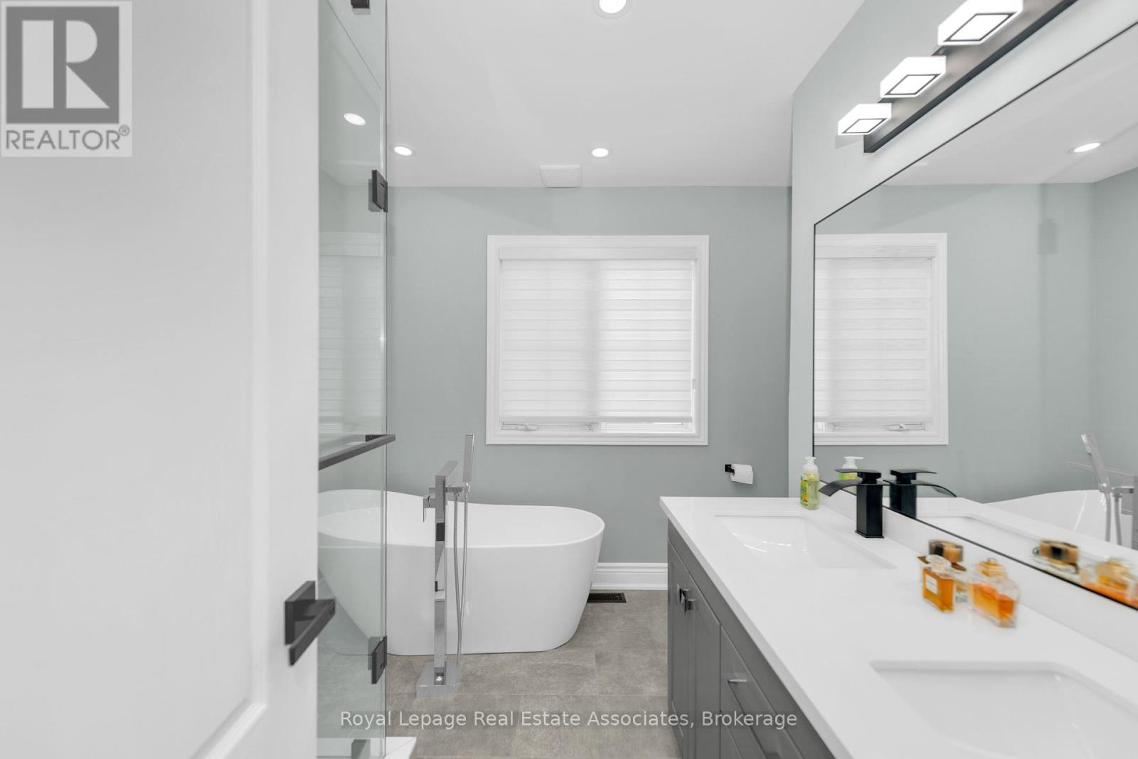 Photo 14 of 1 5031 East Mill Road, Mississauga ON