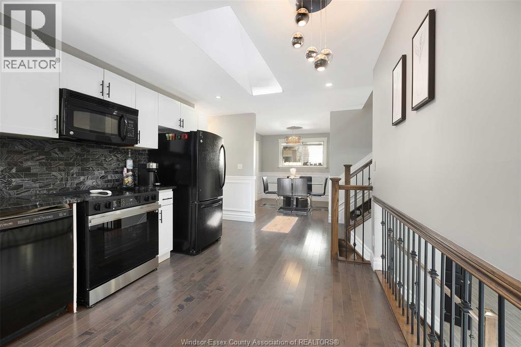Photo 13 of 2544 Ellrose Avenue, Windsor ON