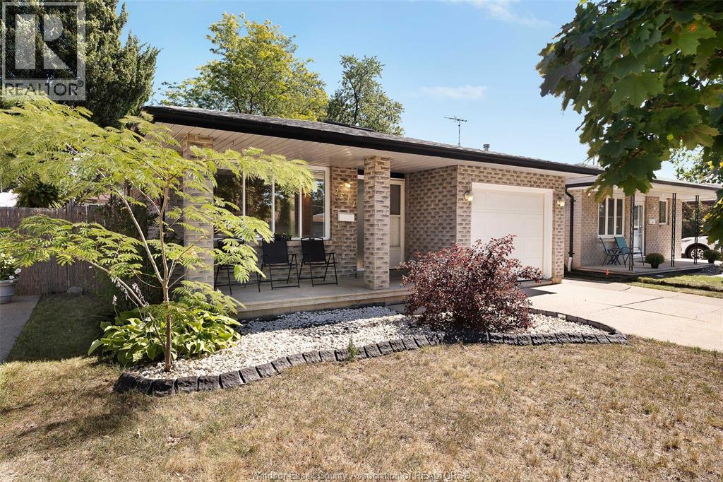 Photo 2 of 2544 Ellrose Avenue, Windsor ON