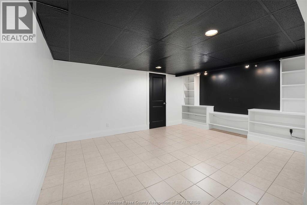 Photo 25 of 2544 Ellrose Avenue, Windsor ON