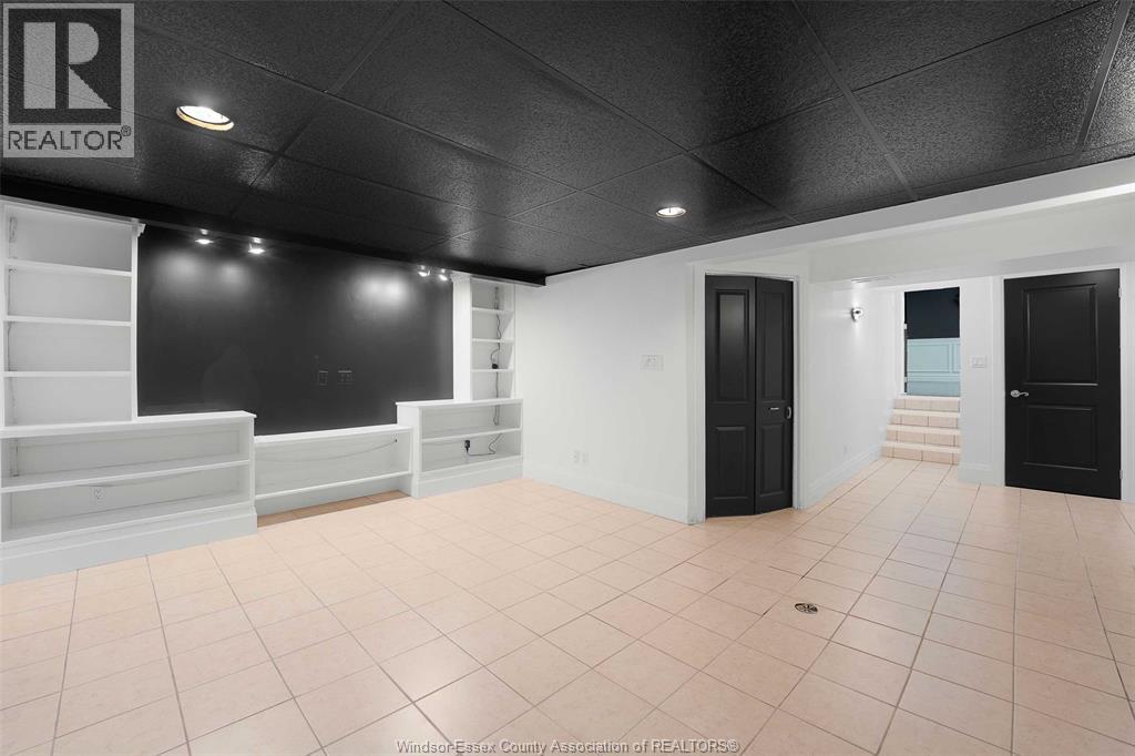 Photo 26 of 2544 Ellrose Avenue, Windsor ON