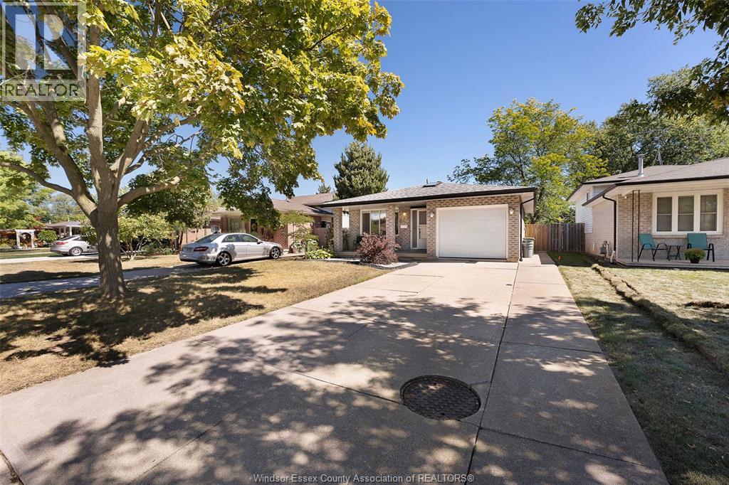Photo 3 of 2544 Ellrose Avenue, Windsor ON
