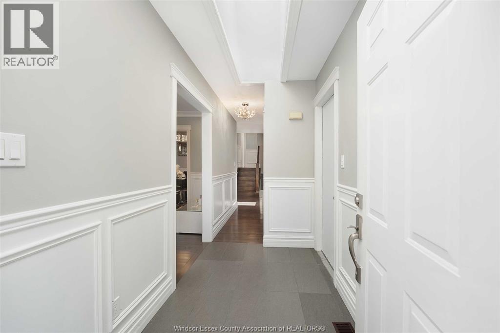 Photo 5 of 2544 Ellrose Avenue, Windsor ON