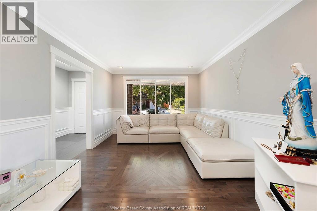 Photo 7 of 2544 Ellrose Avenue, Windsor ON