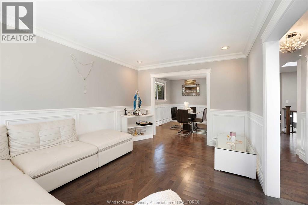 Photo 8 of 2544 Ellrose Avenue, Windsor ON