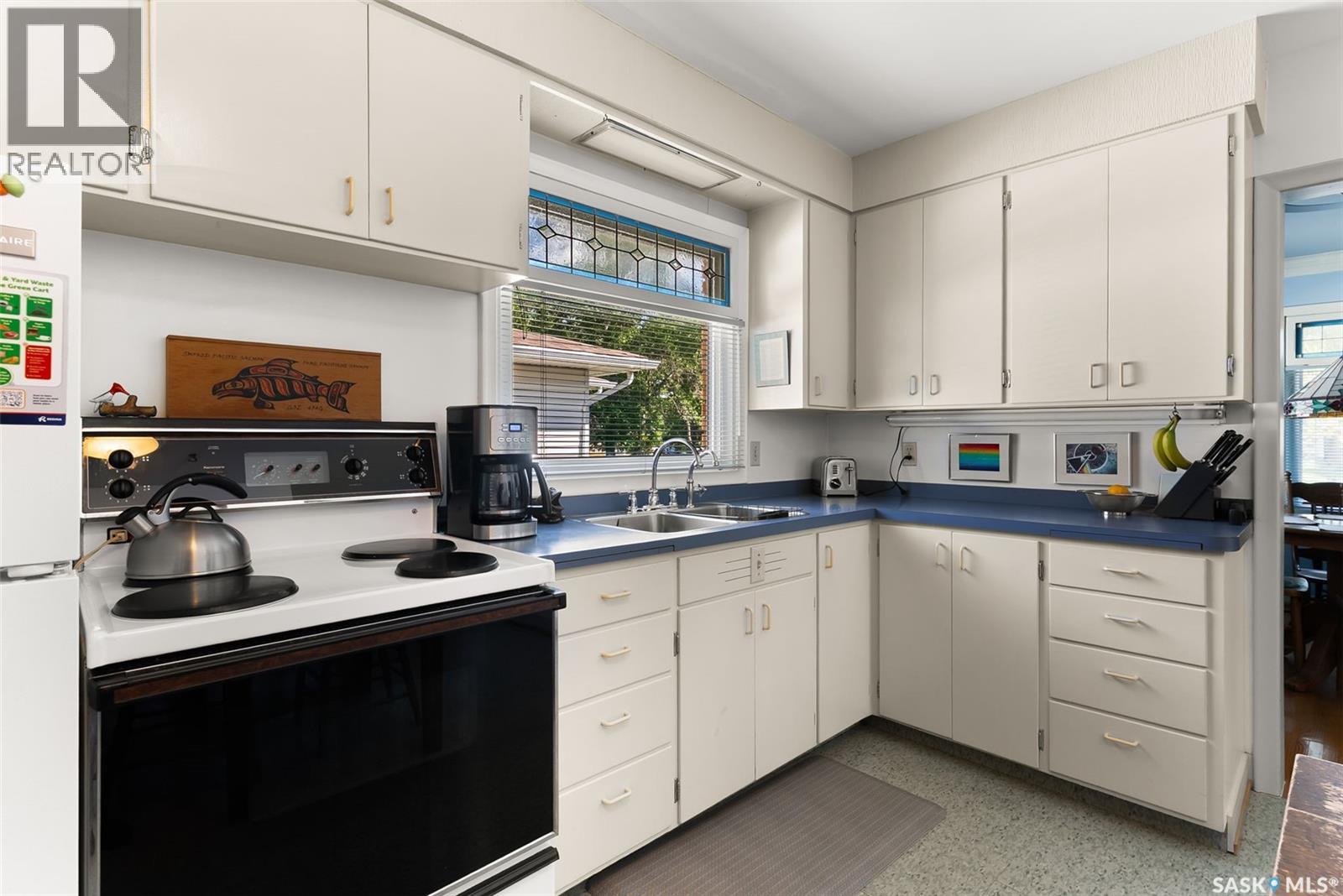 Photo 10 of 3614 Hill Avenue, Regina SK