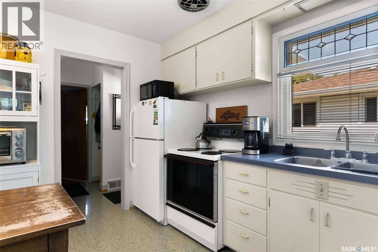 Photo 11 of 3614 Hill Avenue, Regina SK
