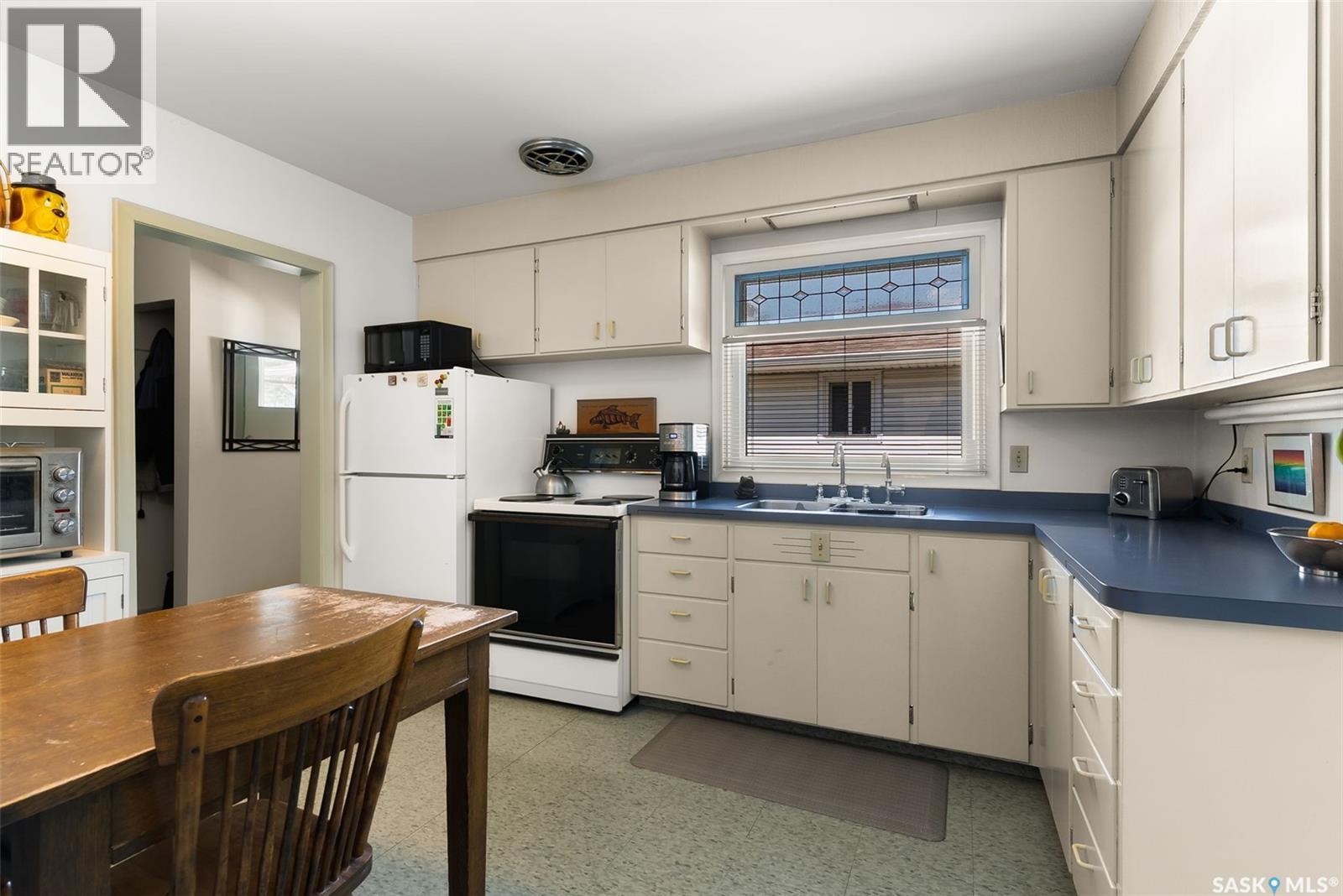 Photo 9 of 3614 Hill Avenue, Regina SK